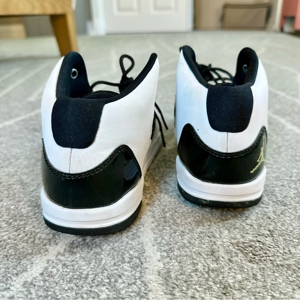 Jordan Max Aura White Black Kids 3Y High Top Sneakers